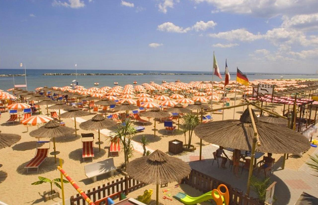 Hotel Flora Bellaria-Igea Marina Exterior photo